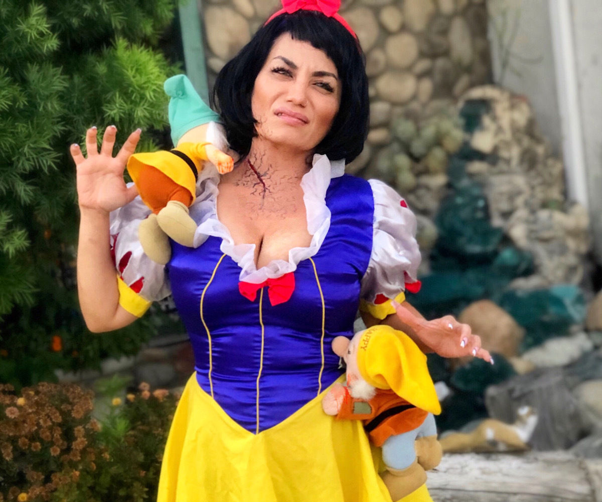 Snow White and the Undead Dwarves