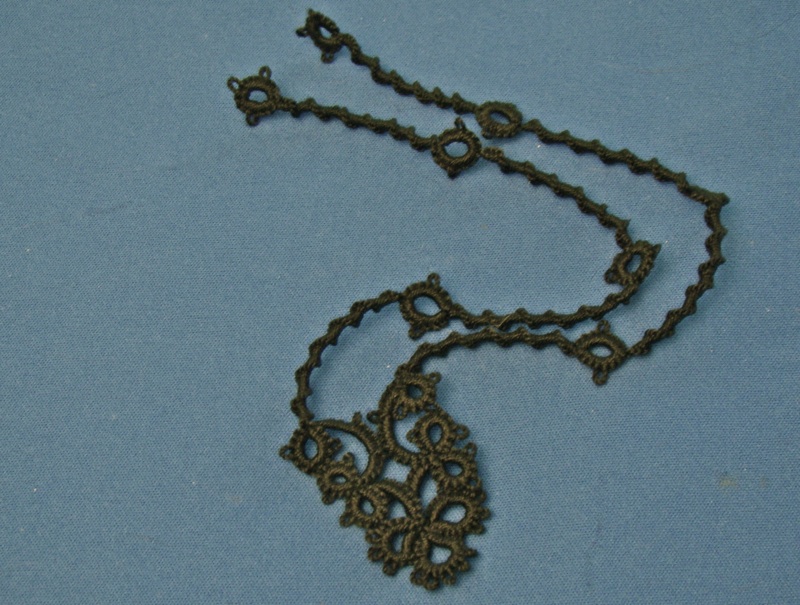 Needle Tatting a Necklace