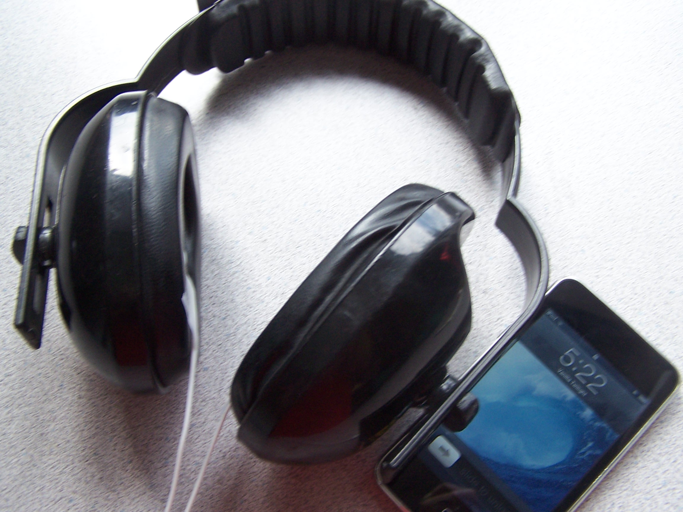 Make noise cancelling headphones