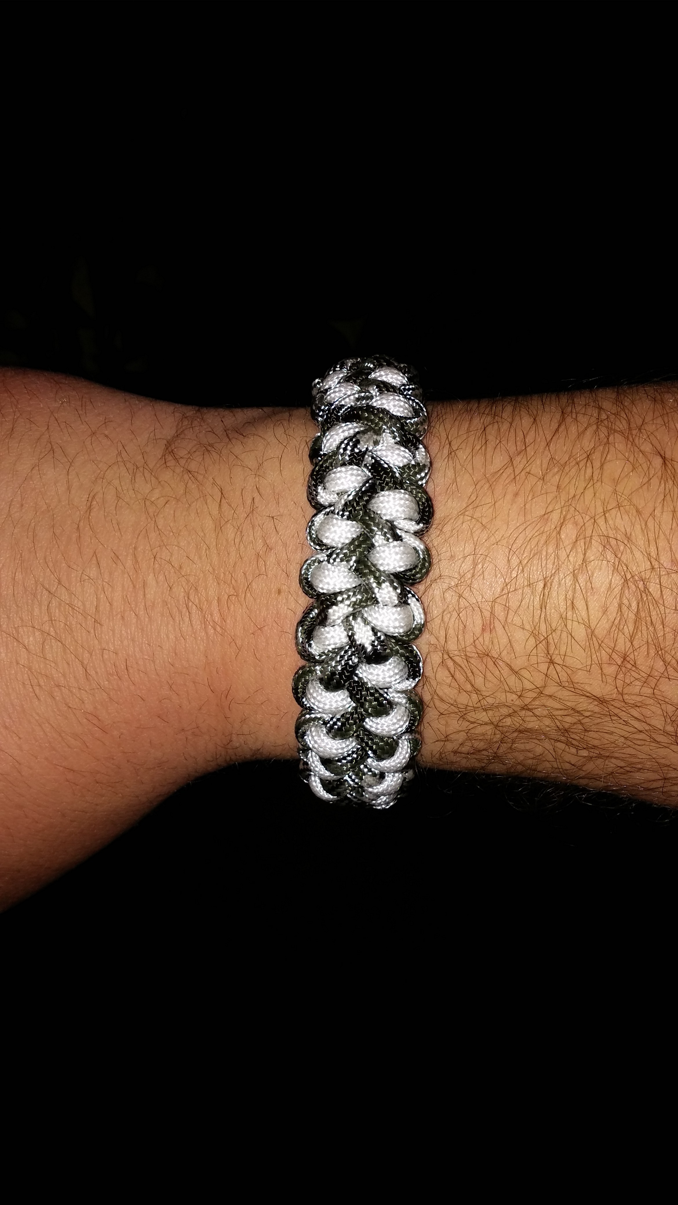 Dragon Claw Paracord Bracelet