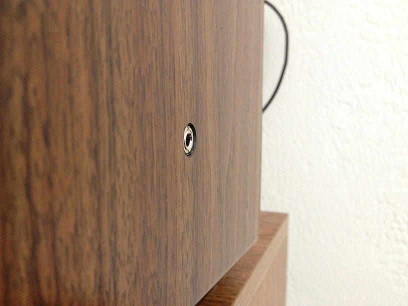 Modify a CRT TV to support stereo headphones