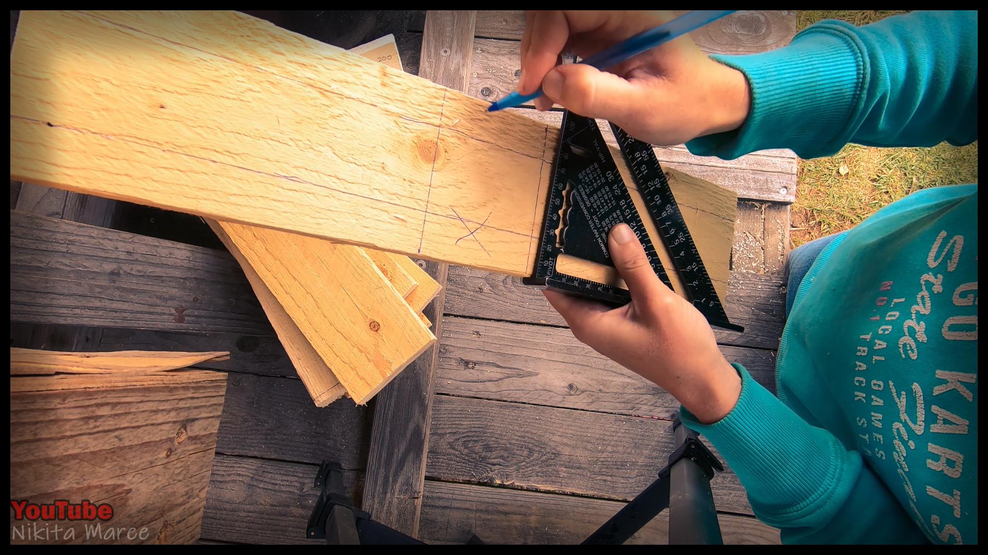 DIY planter box made from pallet wood. How to build a garden planter box. Making a plant box from palings. Woodworking (15).jpg