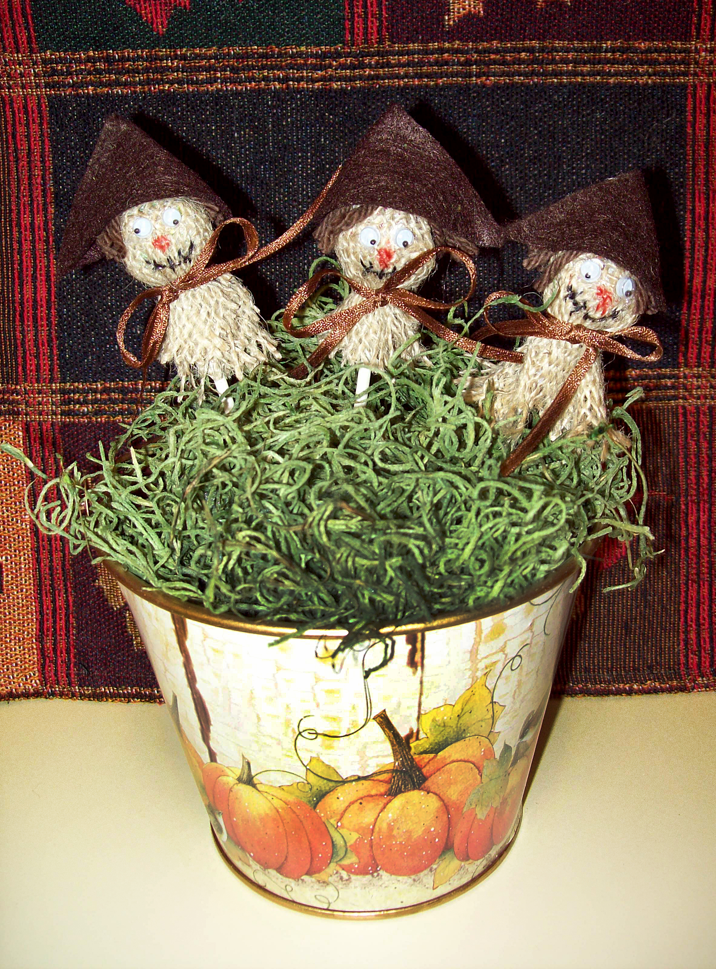 Fall Crafts: Scarecrow Lollipops