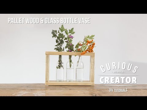 #21 Pallet Wood &amp;amp; Glass Bottle Vase - DIY Curious Creator