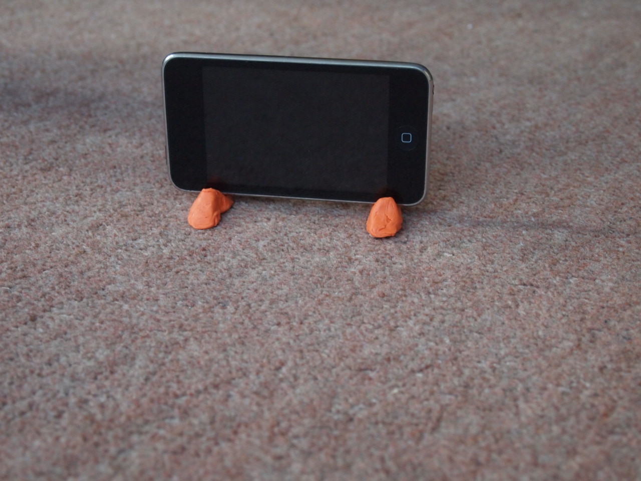 Sugru Ipod touch stand