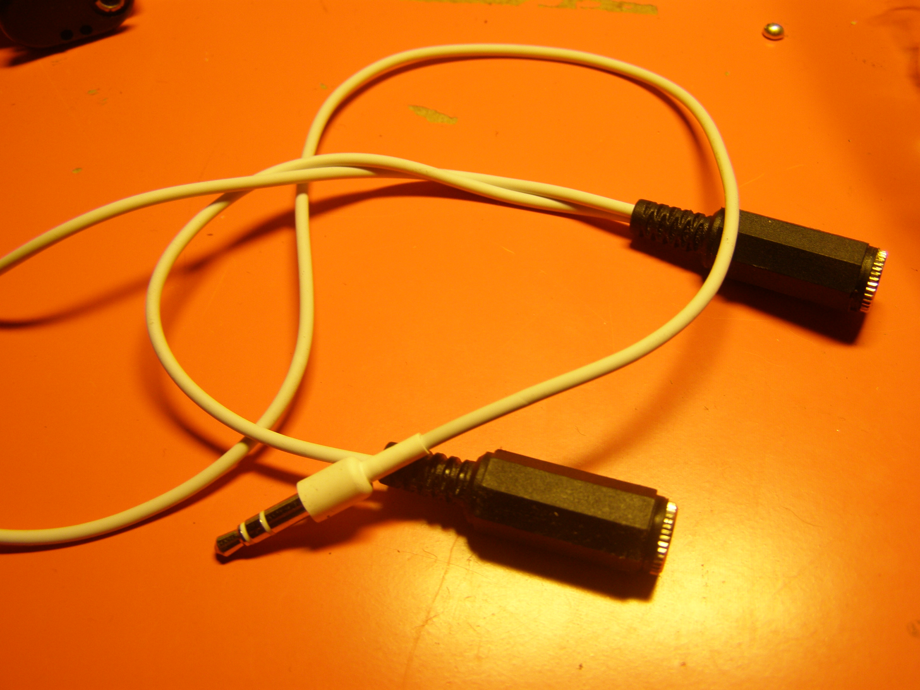 Apple ipod headphone hack