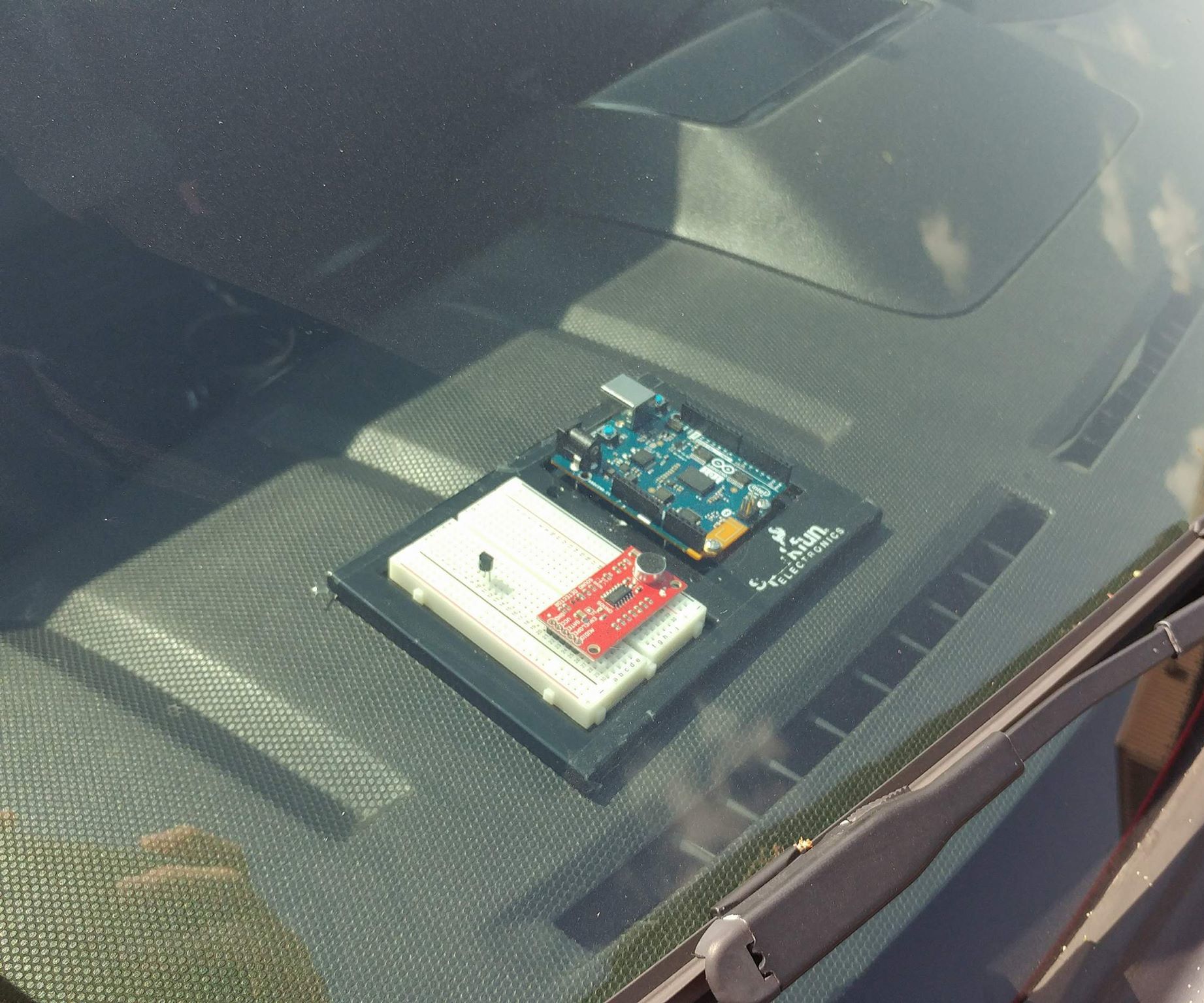 'Overheating Dog/Baby in a Car' Alarm - Email Notifier