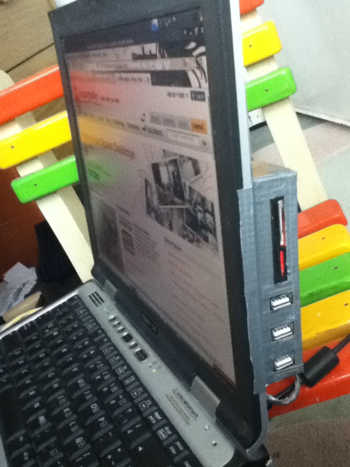 Mounted USB Hub for laptop