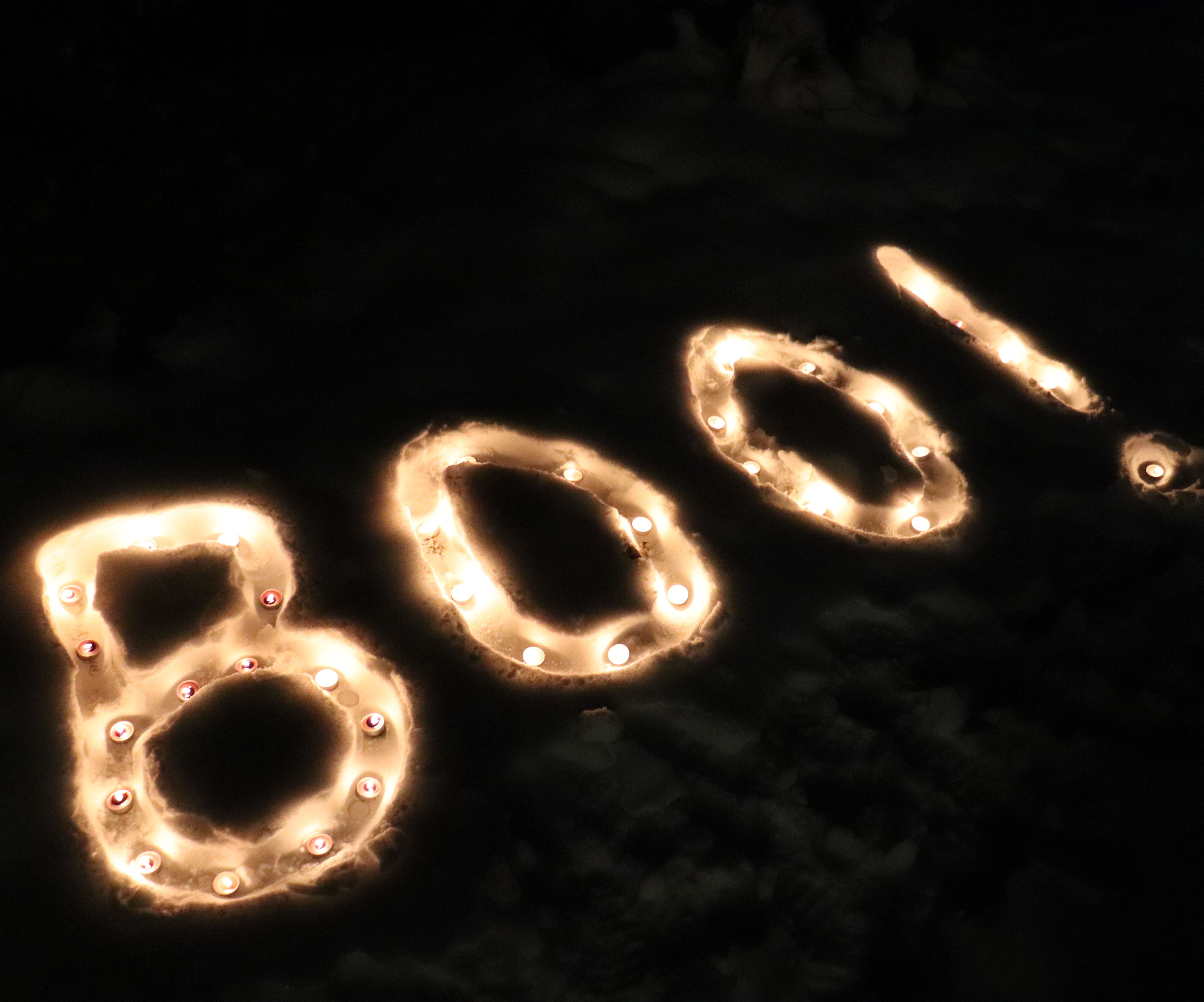 Quick and Inexpensive Yard Decoration with Snow and Candles