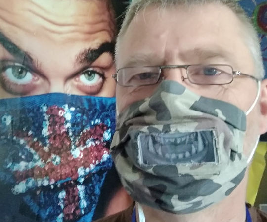Face Mask With E-Paper Display