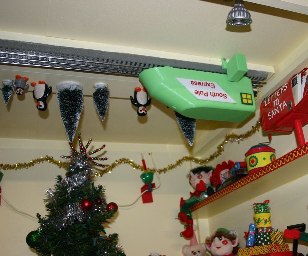 Santa's Shop 2017, the Train