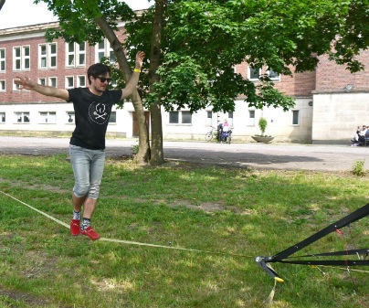 Oscilope - a musical slackline