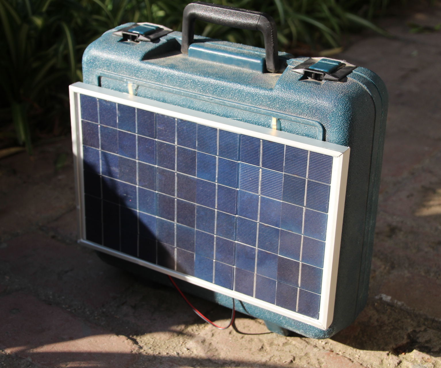 How To Make a Portable Solar Generator