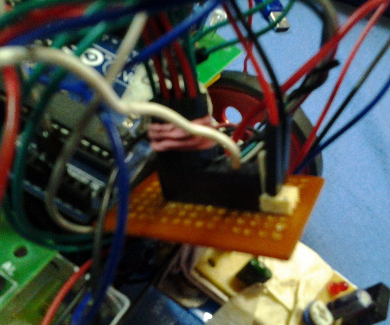 Mini power distribution bus