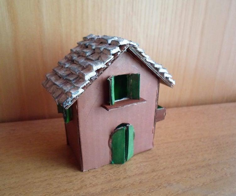Miniature House (credit to Lindarose92)
