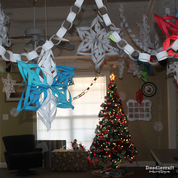 paper chains and decorating for Christmas with paper craft 3d snowflakes how to cut and hang (6).JPG