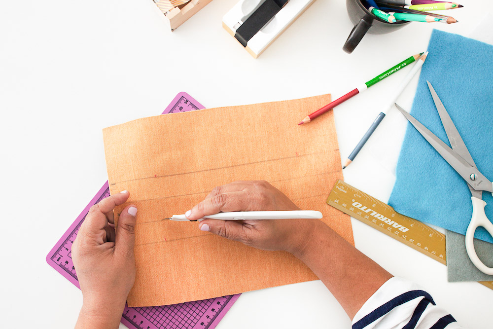 ideas-facil-estuche-cuero-tela-manualidad-diy-clase-escuela-colegio-curso-rie-santo-domingo-rie.com_.do-cursos-clases-5.jpg