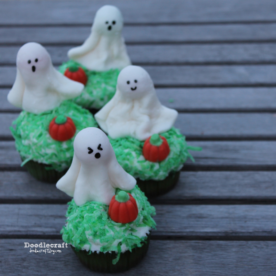 adorable kawaii ghost cupcakes marshmallow fondant lollipops easy diy candy corn pumpkin halloween treats spooky (6).JPG