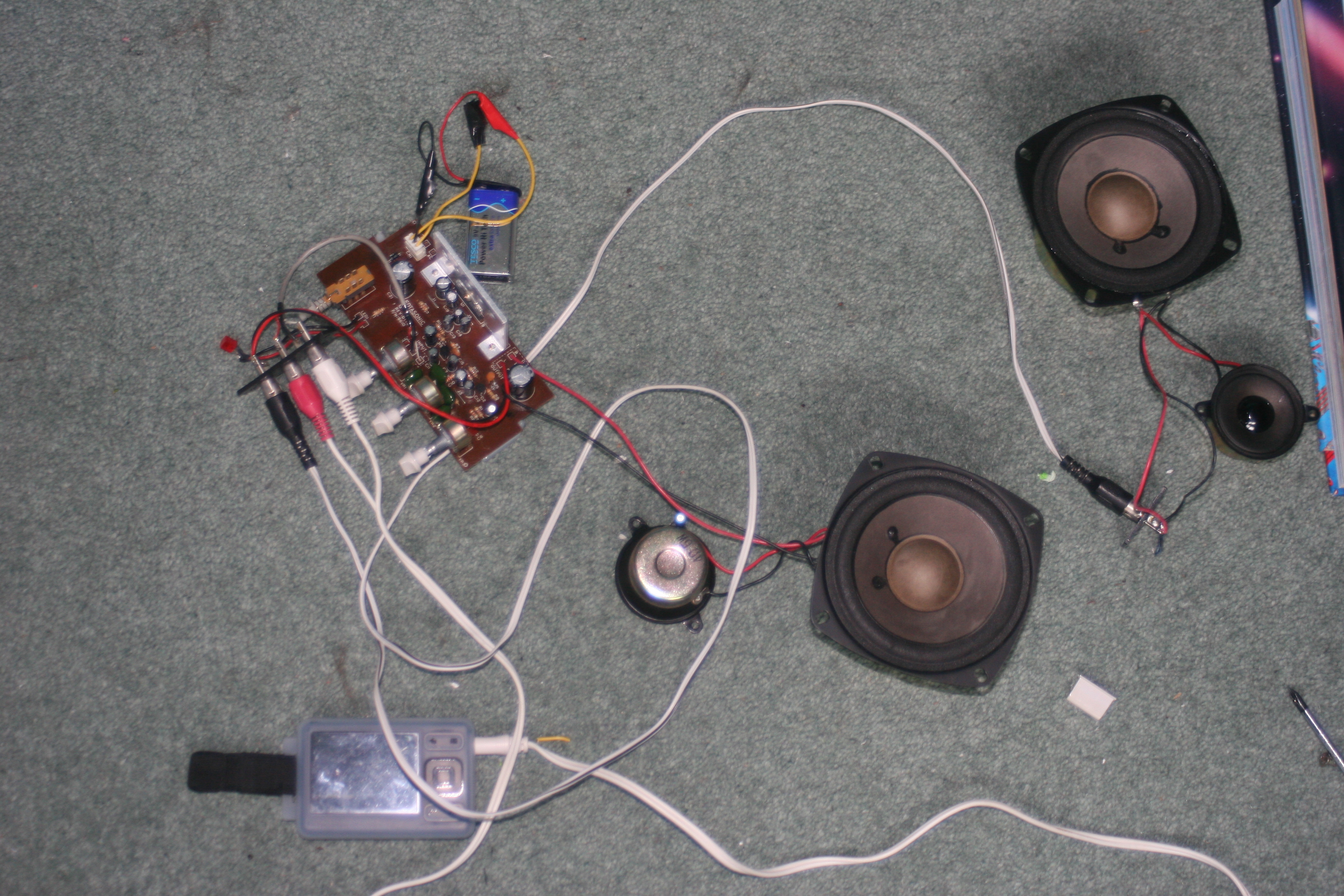Super easy to make portable speakers for mp3/ipod