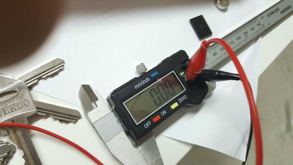 Como Probar Un Caliper  Con Una Bateria Externa