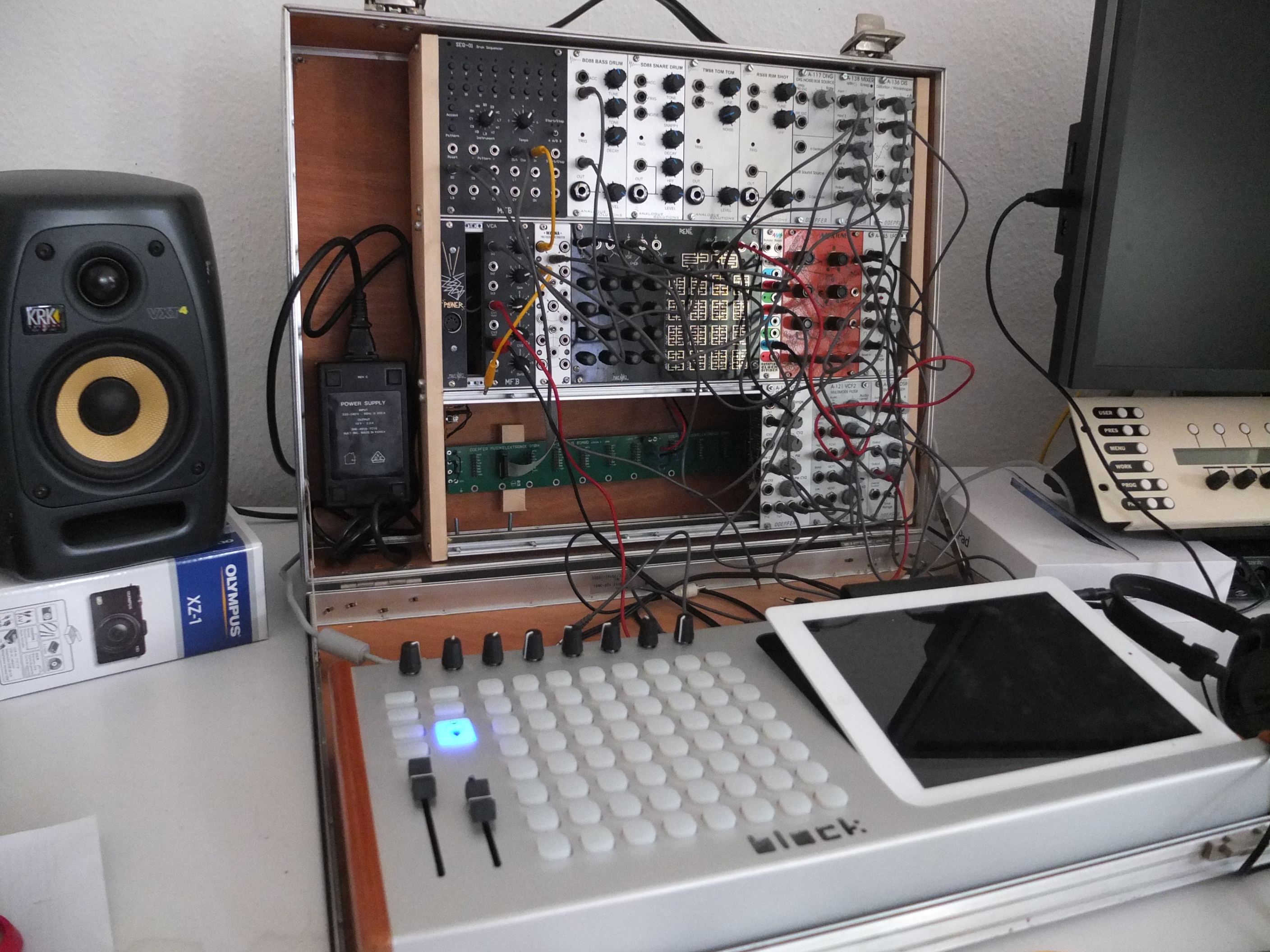 Build your own low-cost Eurorack-Suitcase