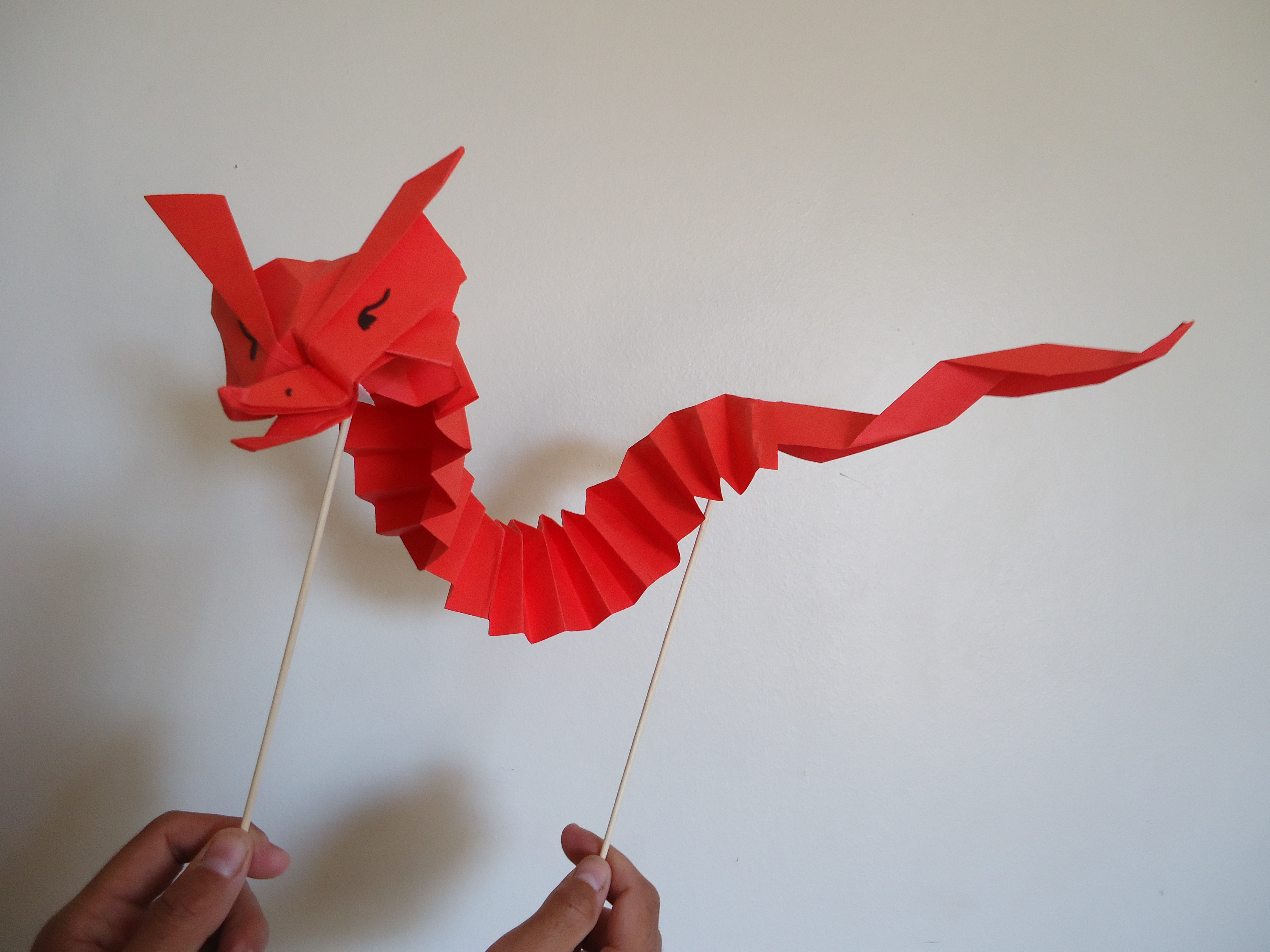 Tiny Origami Dragon Puppet  / Pequeño Dragón Marioneta De Origami