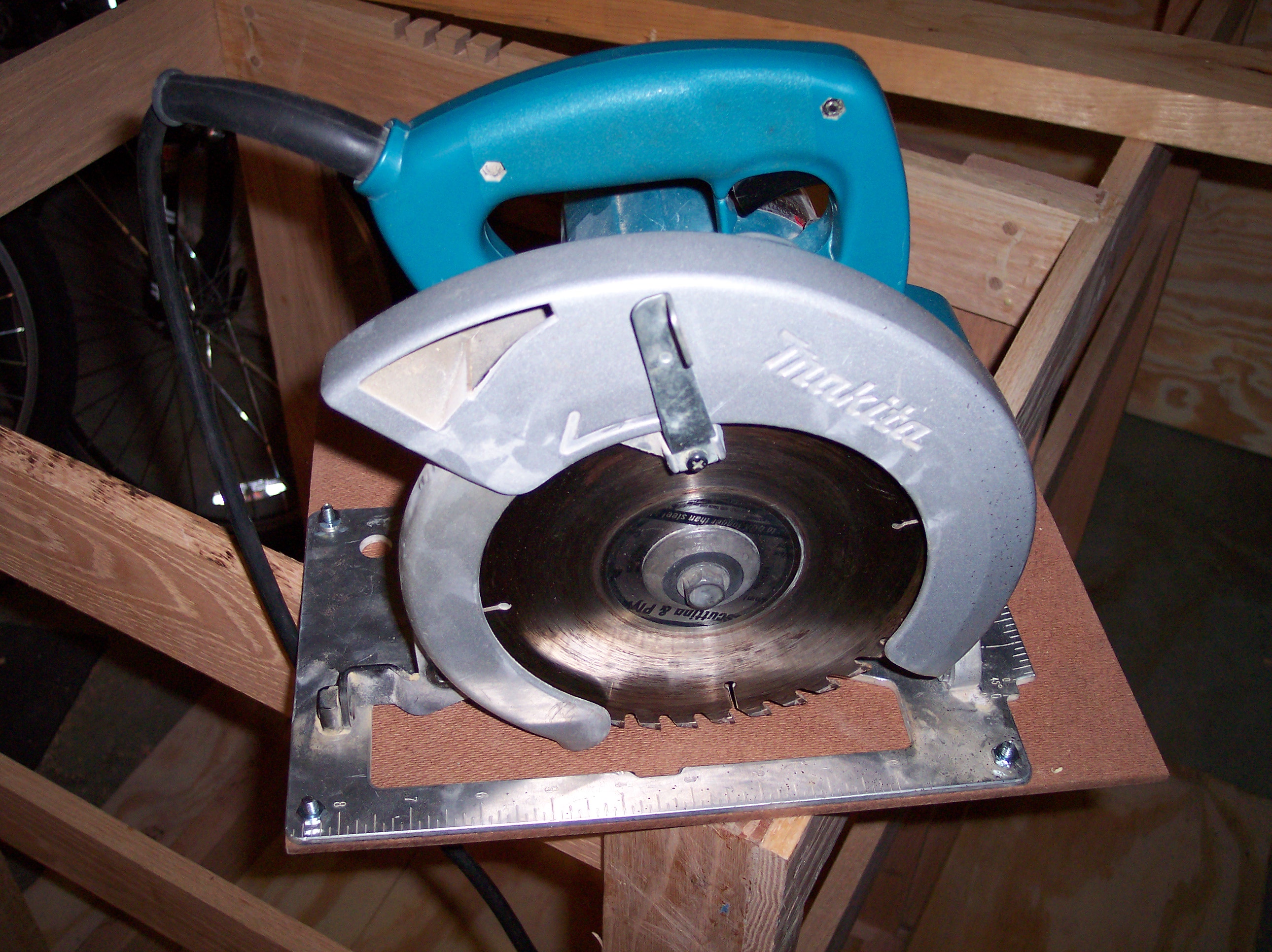 C:\Documents and Settings\Brian J. Herr\My Documents\My Pictures\Projects\Woodworking\Circular Saw Jig\100_2122.jpg