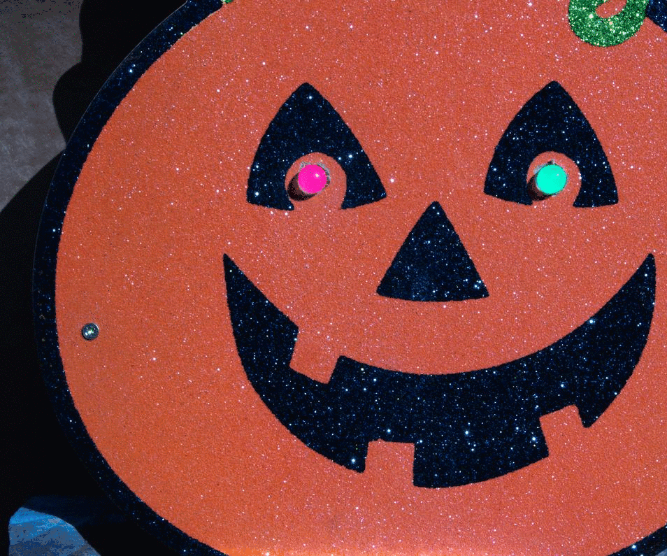 Attiny85 Concurrent Programming or Pumpkin With Multi-Colored Eyes