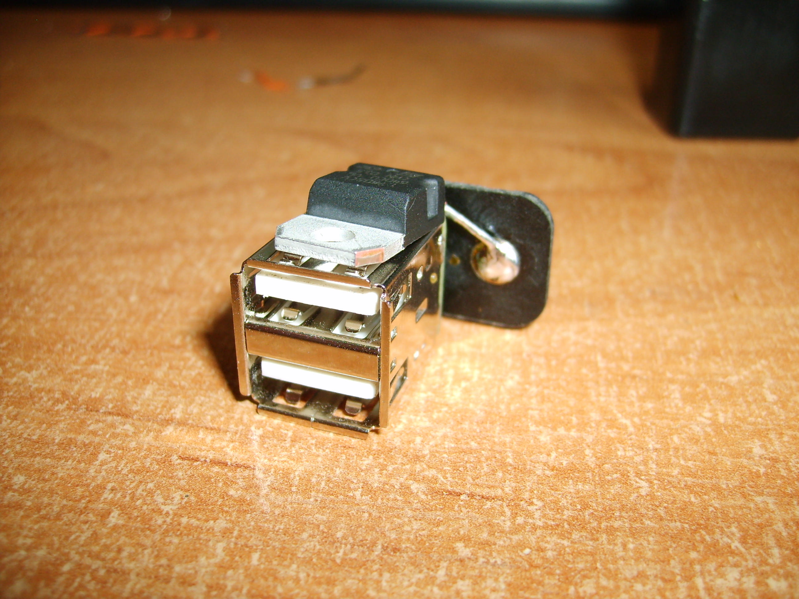 3 parts, 2$ twin port USB Charger!