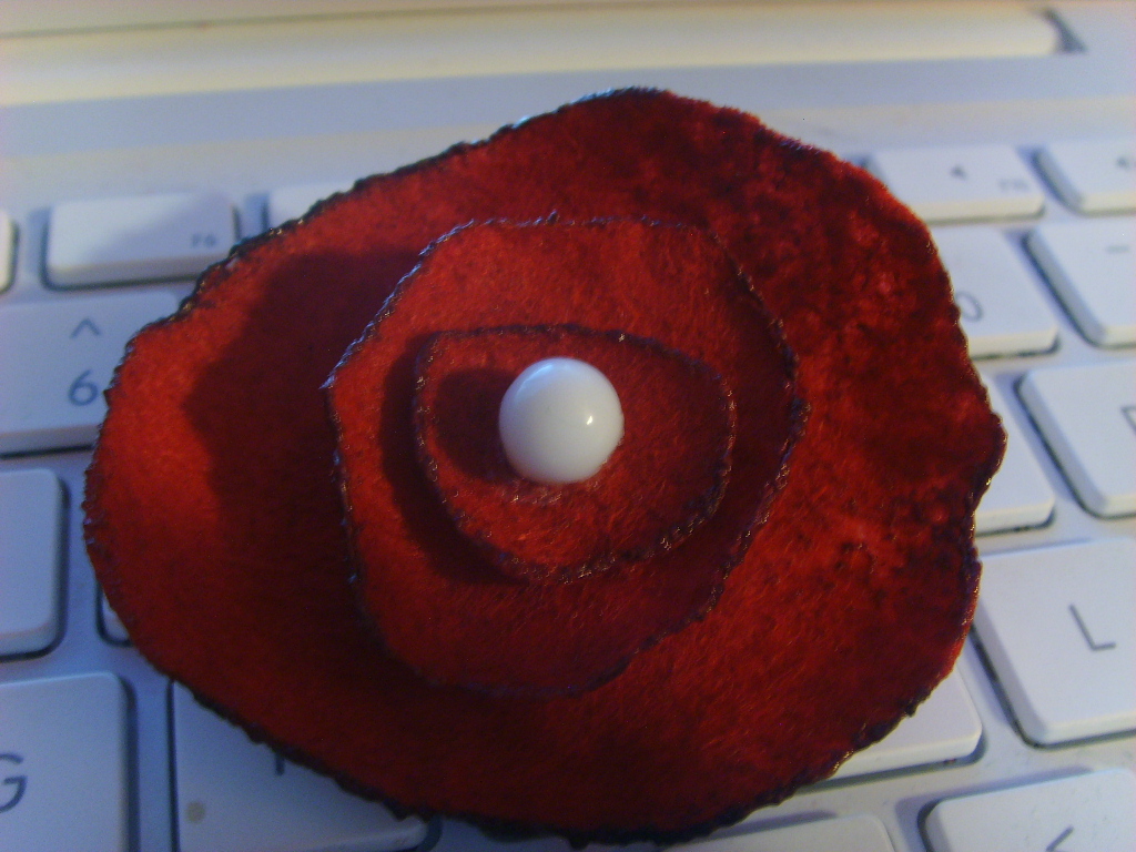How make a Hand Singed Felt Flower Hair Pin