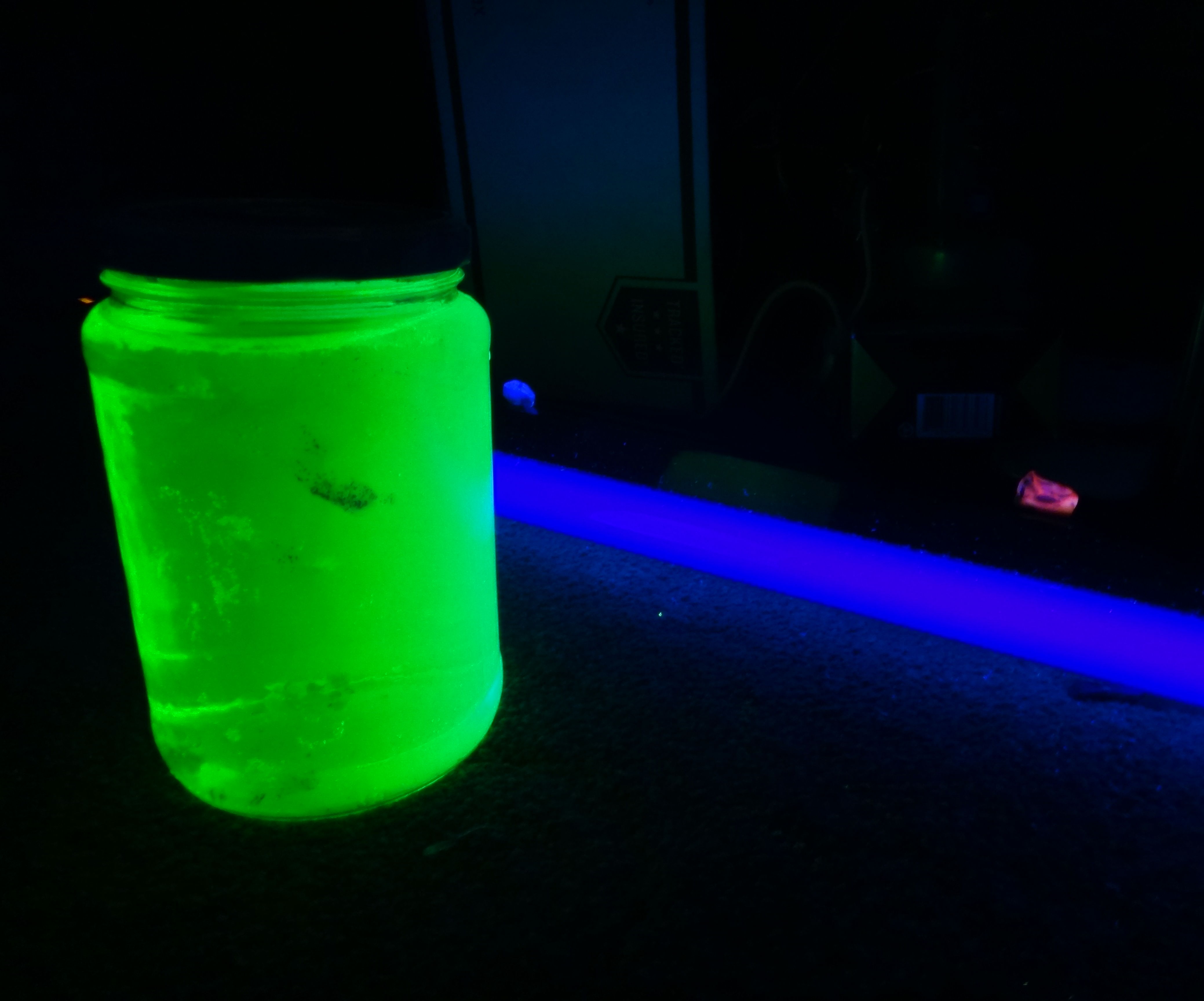How to make a glowing black light night light