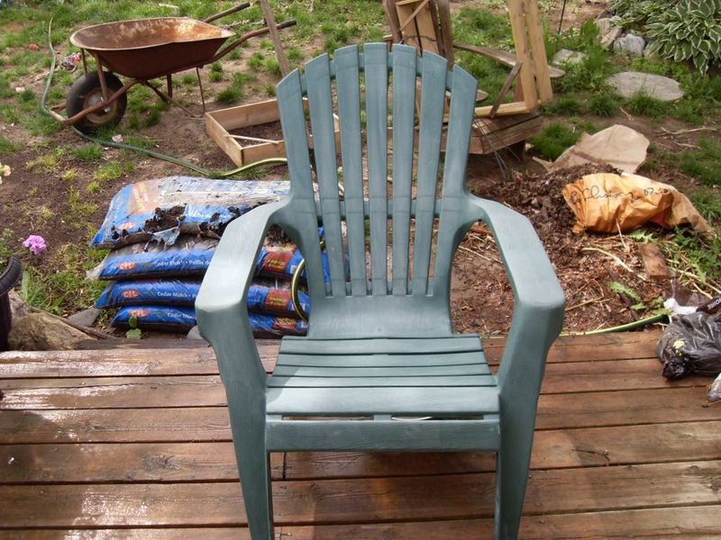 Breathe new life (renew) into an oxidized PVC deck chair ready for tha landfill.