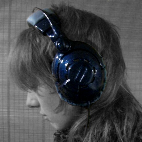 Headphones makeover with paint and fabric