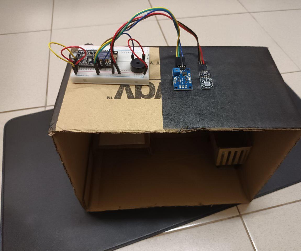 AIR QUALITY MONITOR AND ALERT SYSTEM 