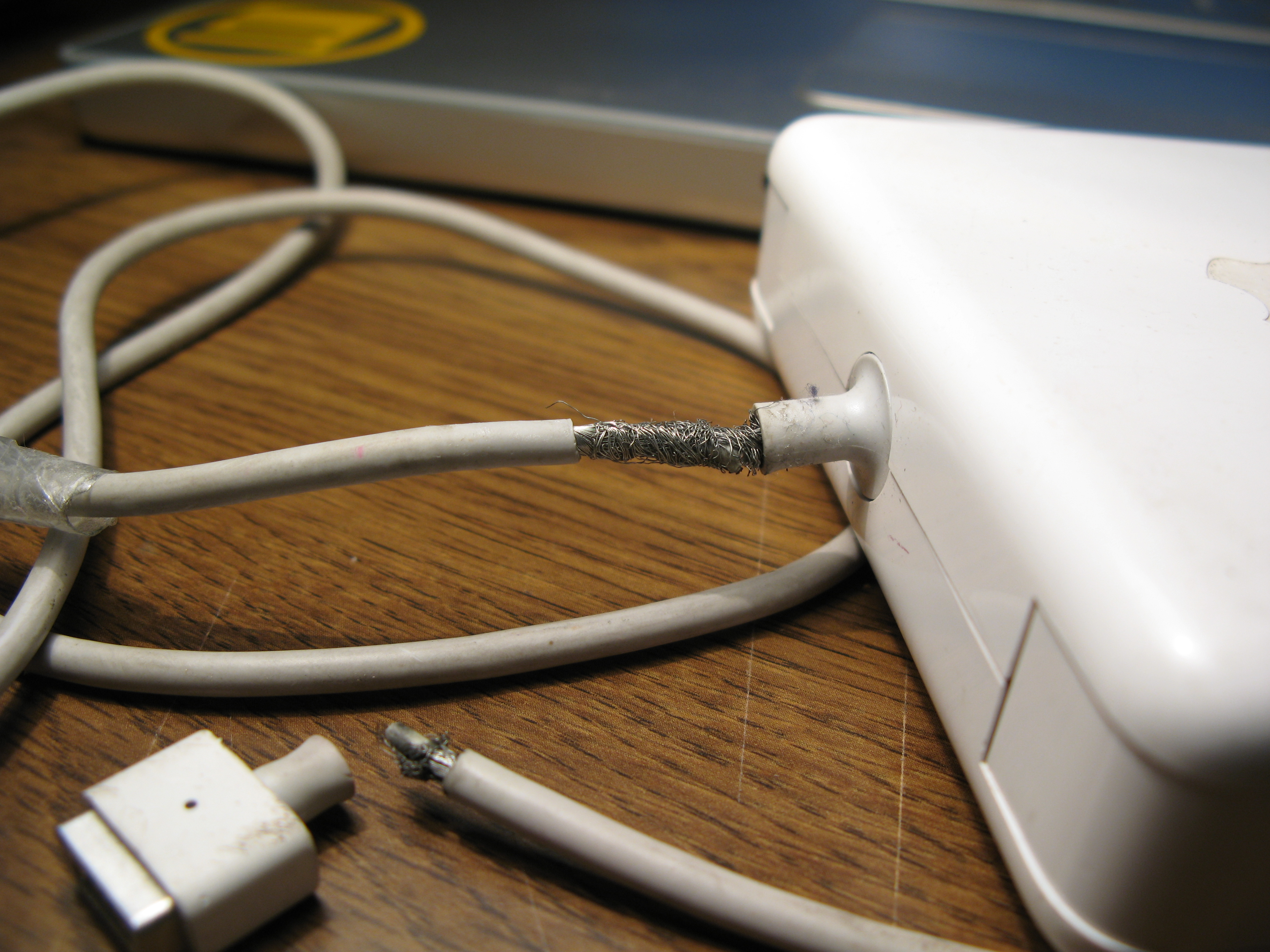 Repair : Apple MacBook MagSafe Charger Power Cord