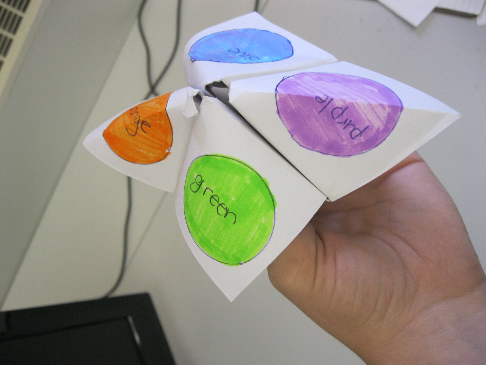 How to Make  a Cootie Catcher