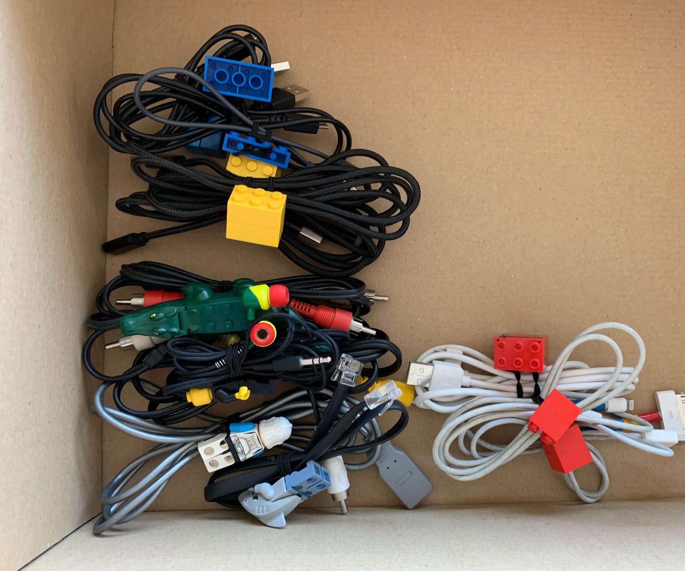 Lego Cable Organizer - the Problem and the Solution