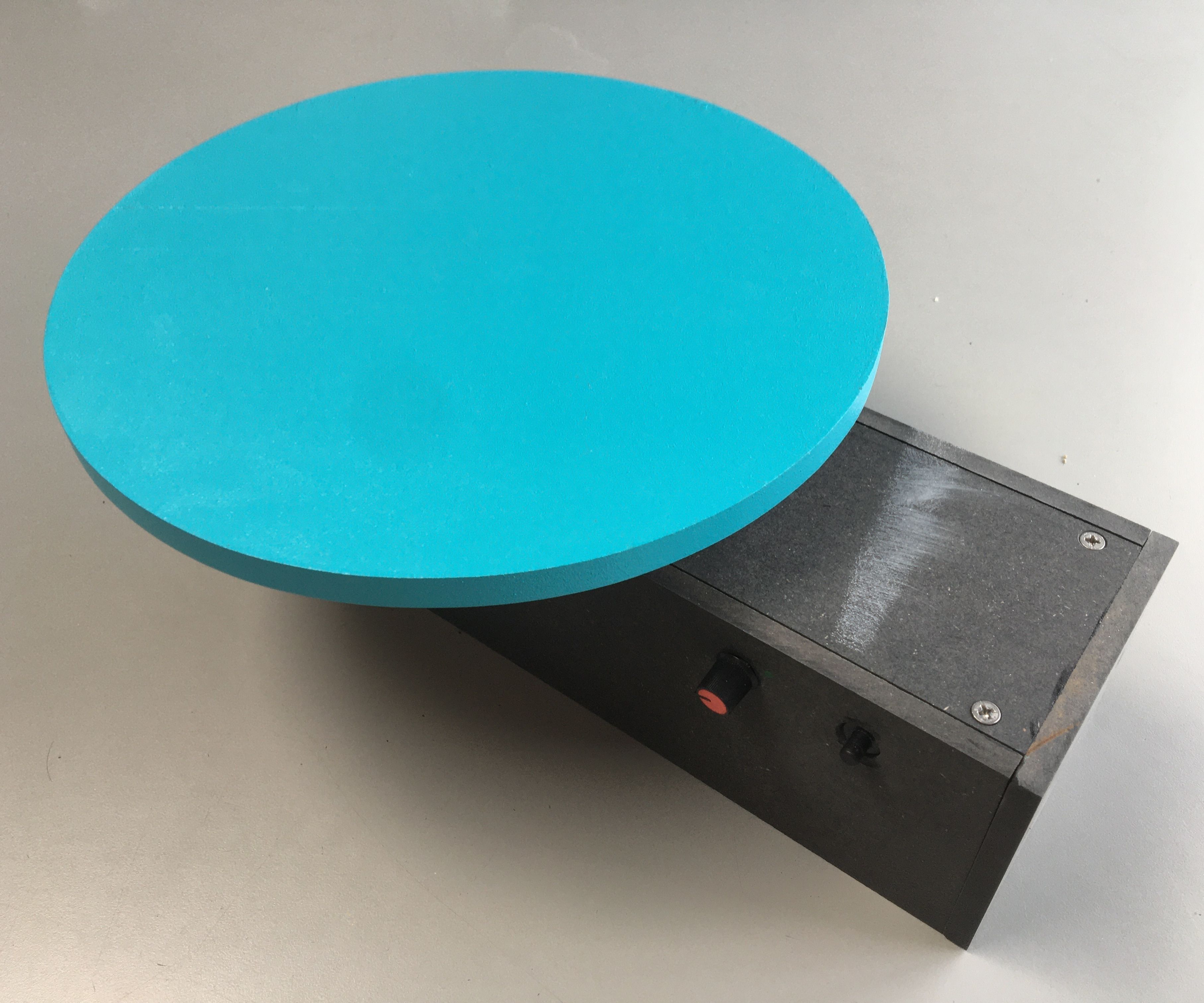 Portable Motorized Turntable (from an Angle Grinder)