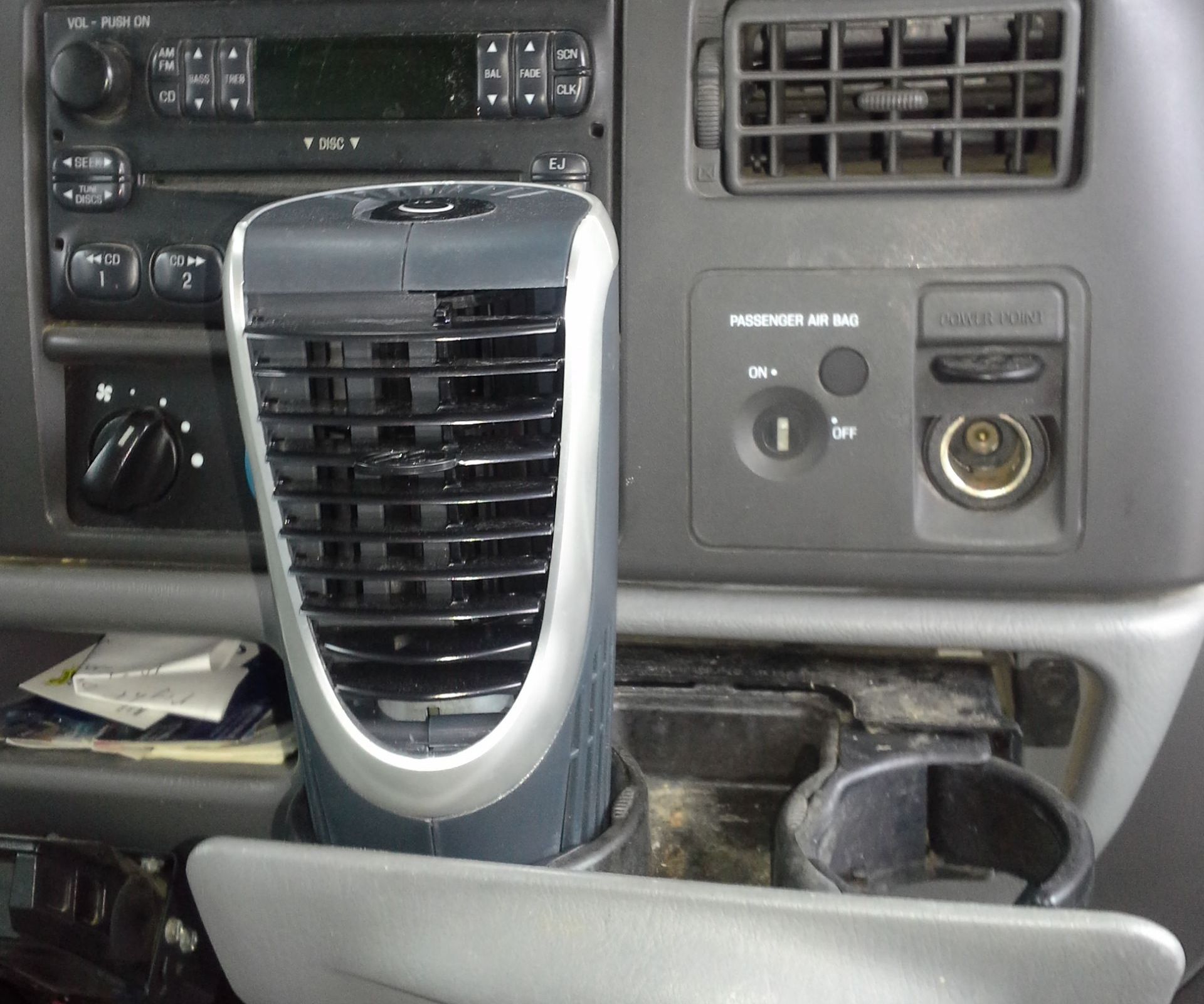 Solar powered cupholder fan