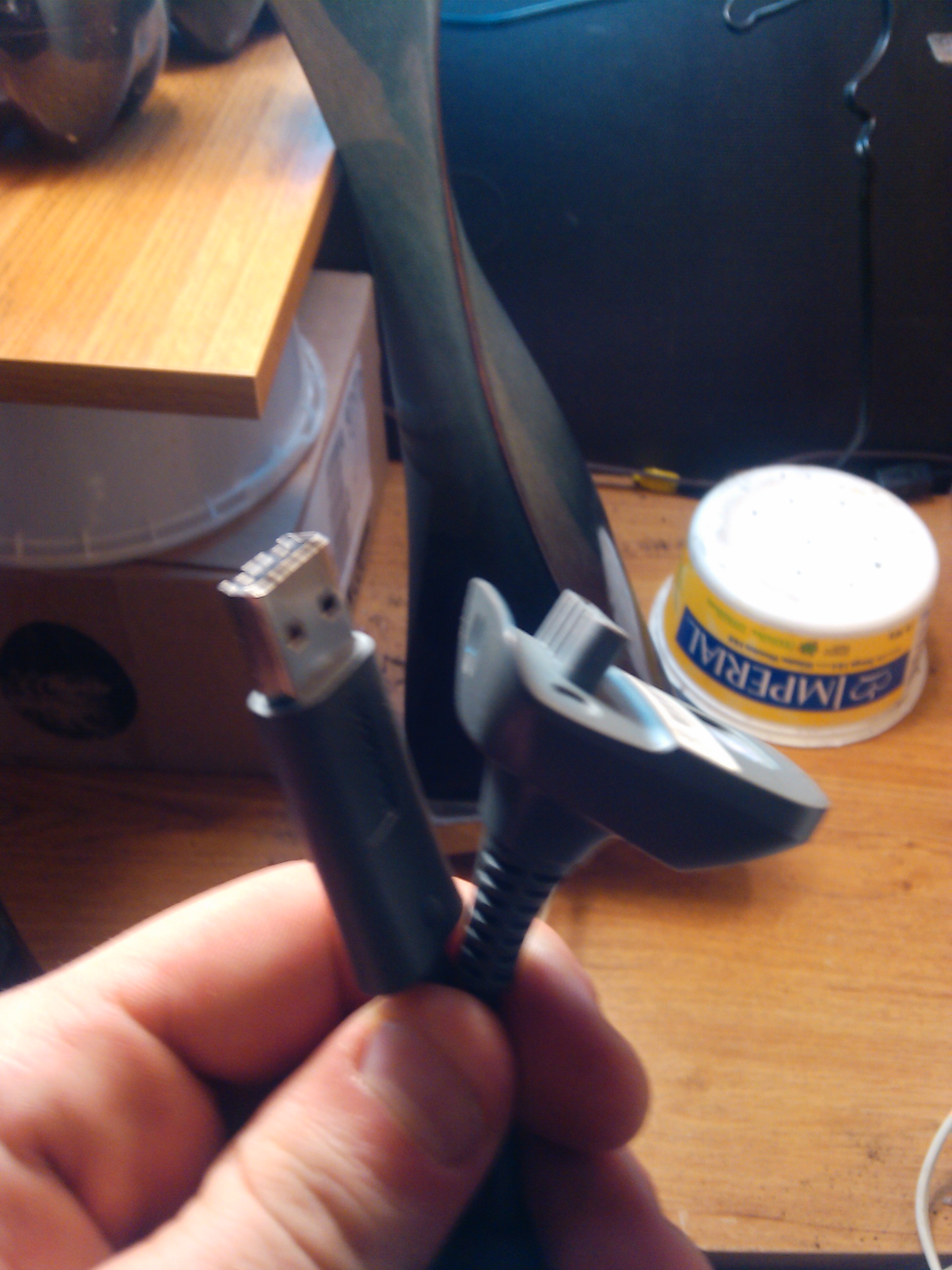 Fixing xbox 360 charge and play cable!! simple!