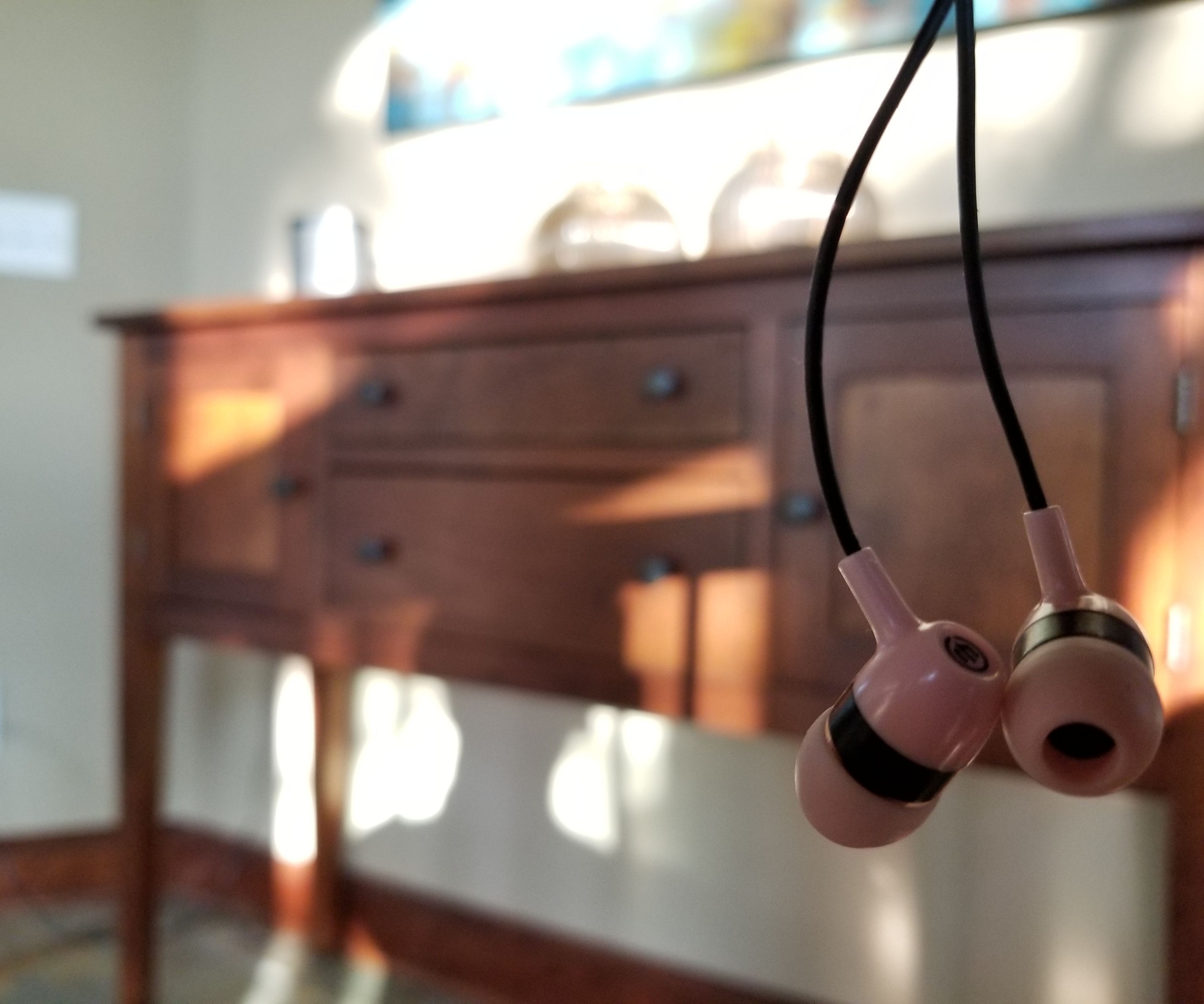 Turn Broken Headphones Into an AUX Cable