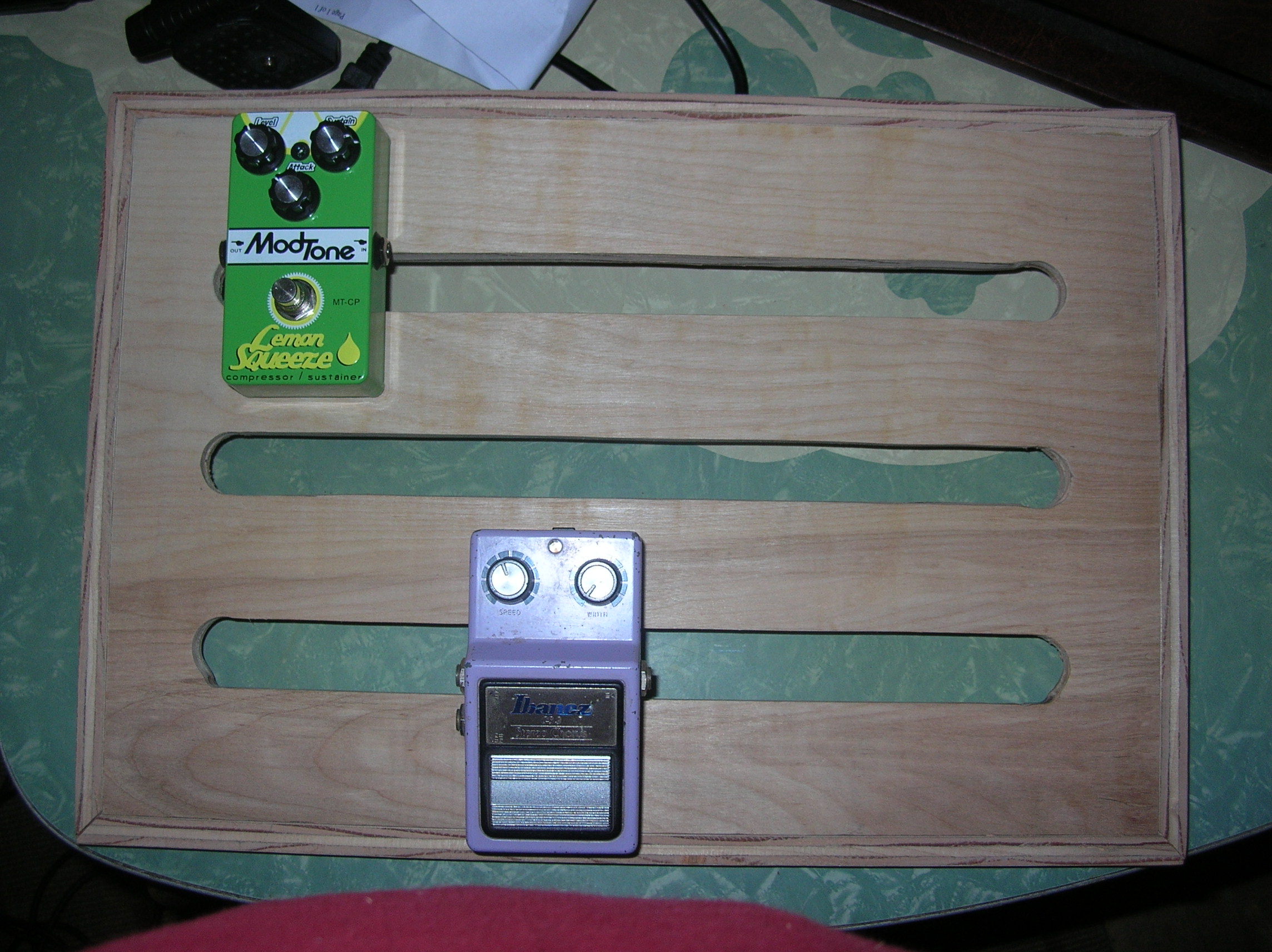 Guitar effects pedalboard for under $10