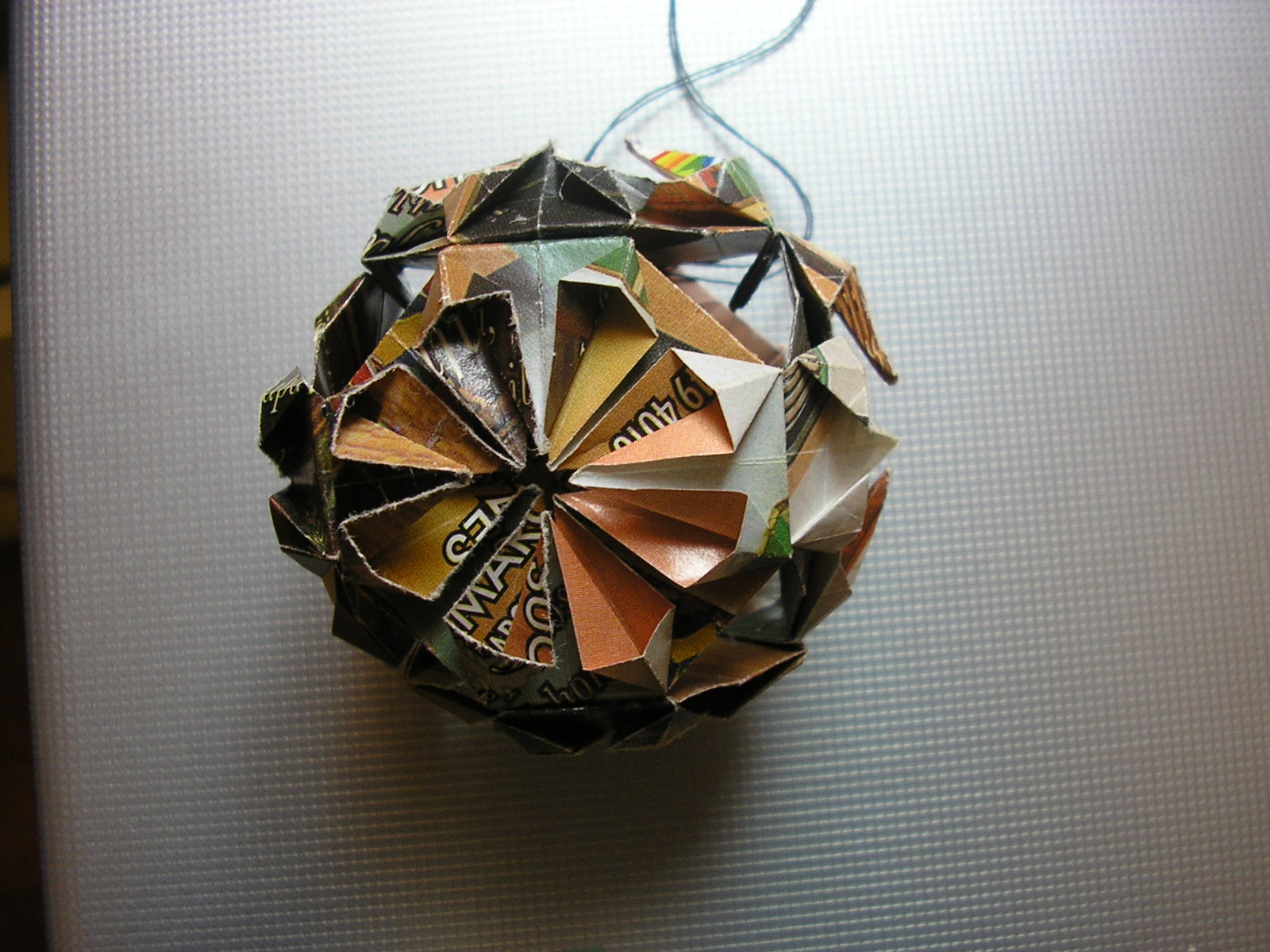 Paper Ball Ornaments for Your Christmas Tree