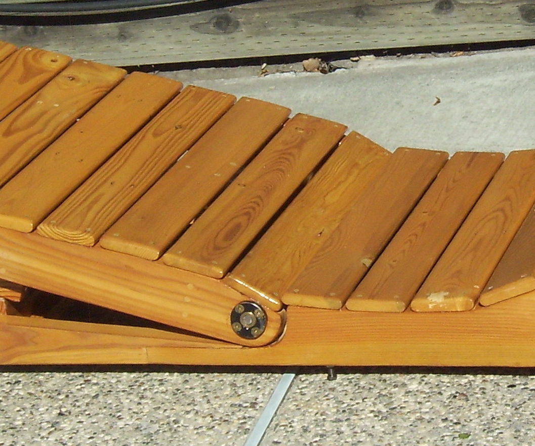 Outdoor Chaise Lounge Made From Pallet Wood