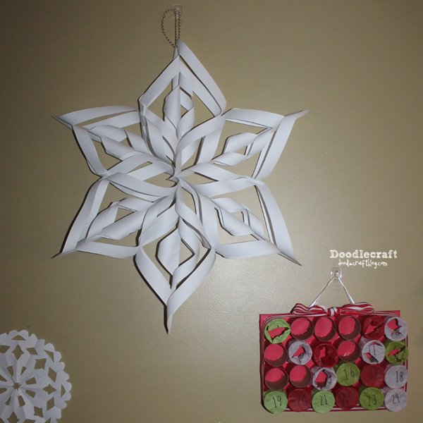 paper chains and decorating for Christmas with paper craft 3d snowflakes how to cut and hang (14).JPG