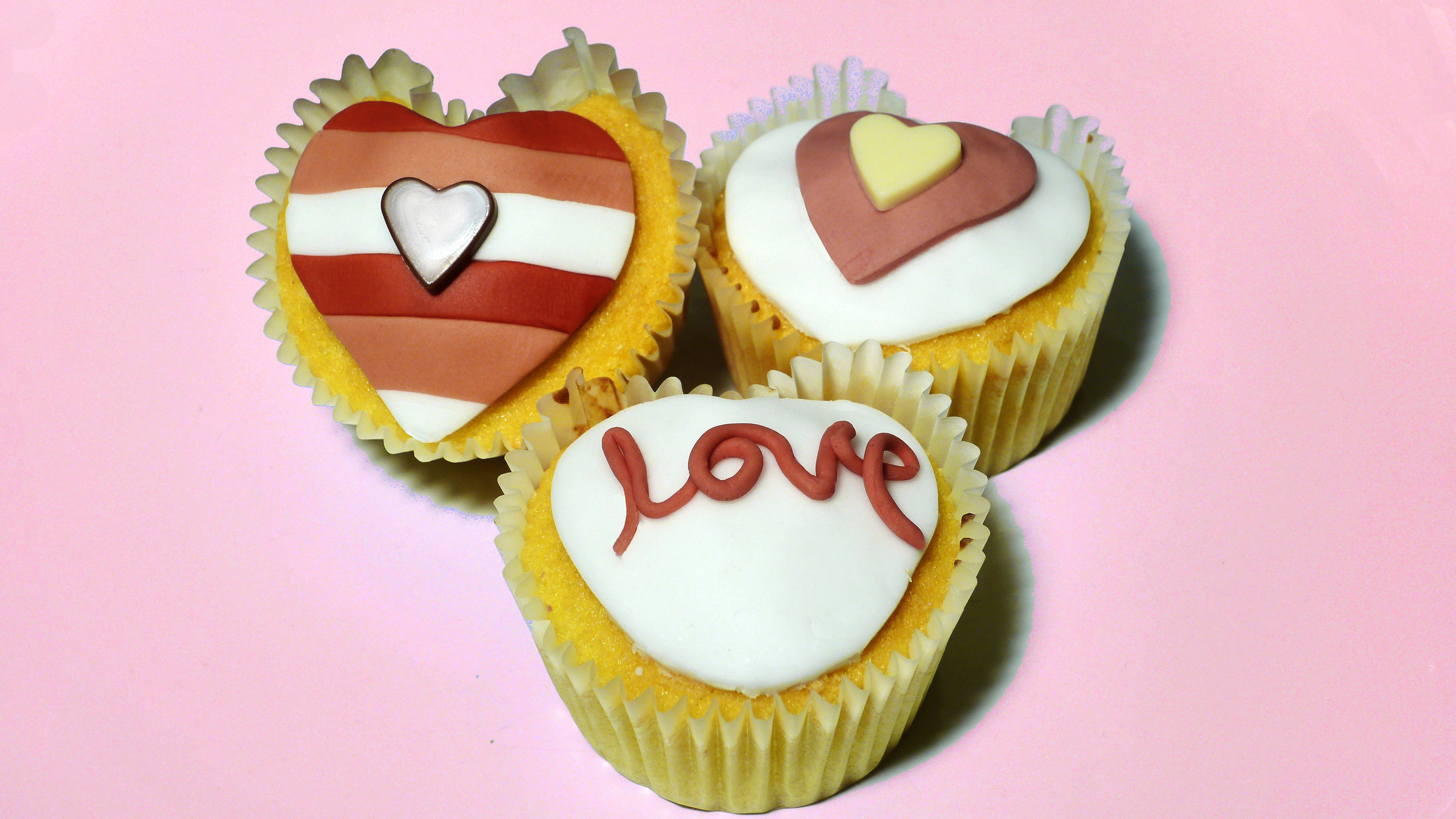 How to Make Heart Shaped Cupcakes - Valentines Day Surprise