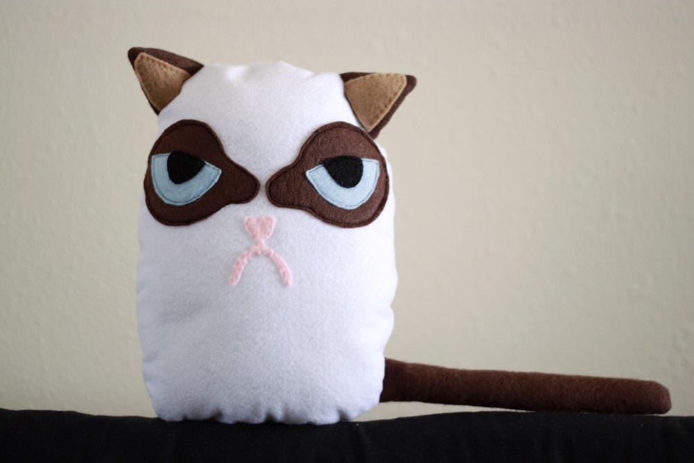How to make a grumpy cat plush