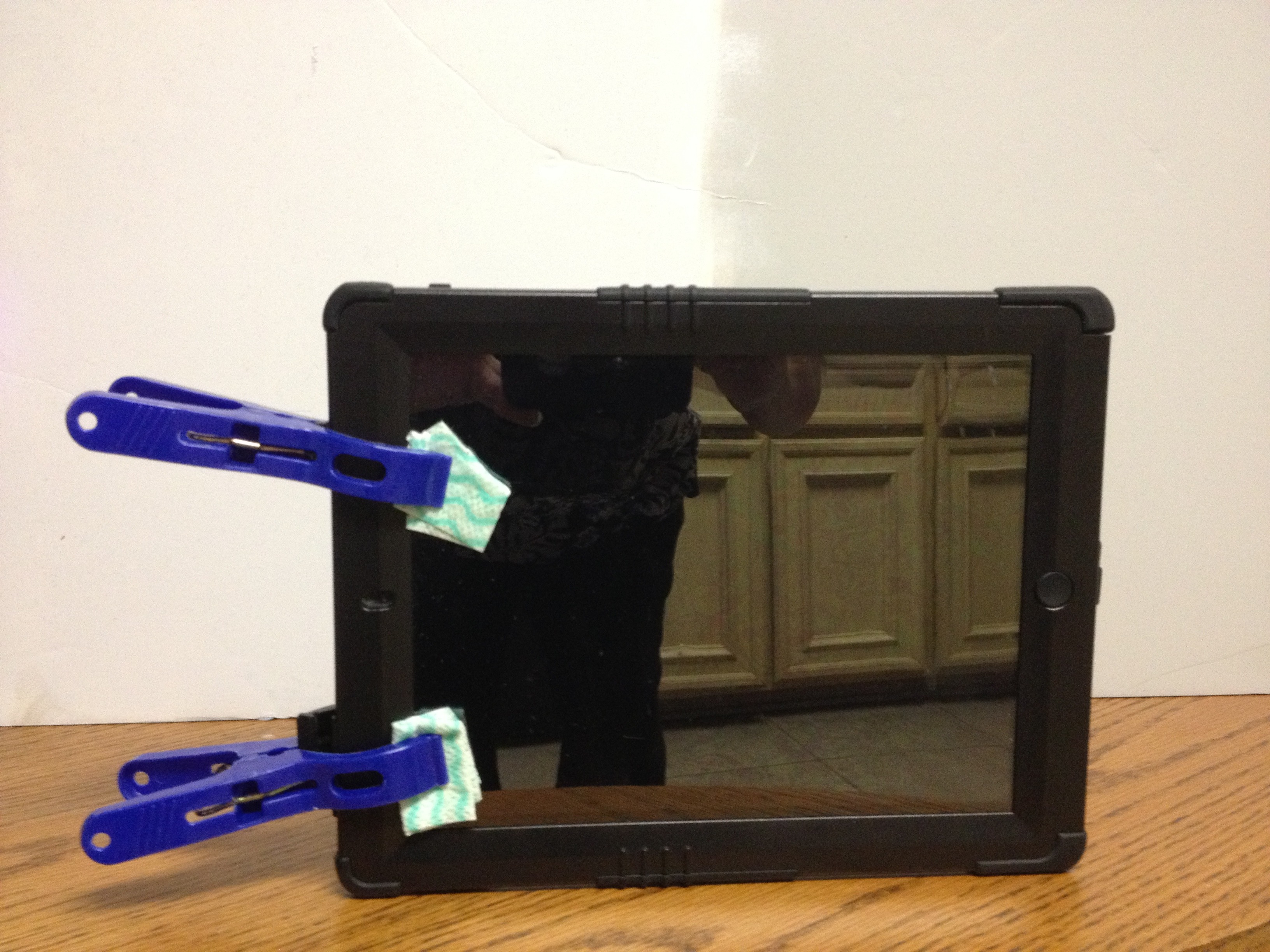 >$5 iPad Stand