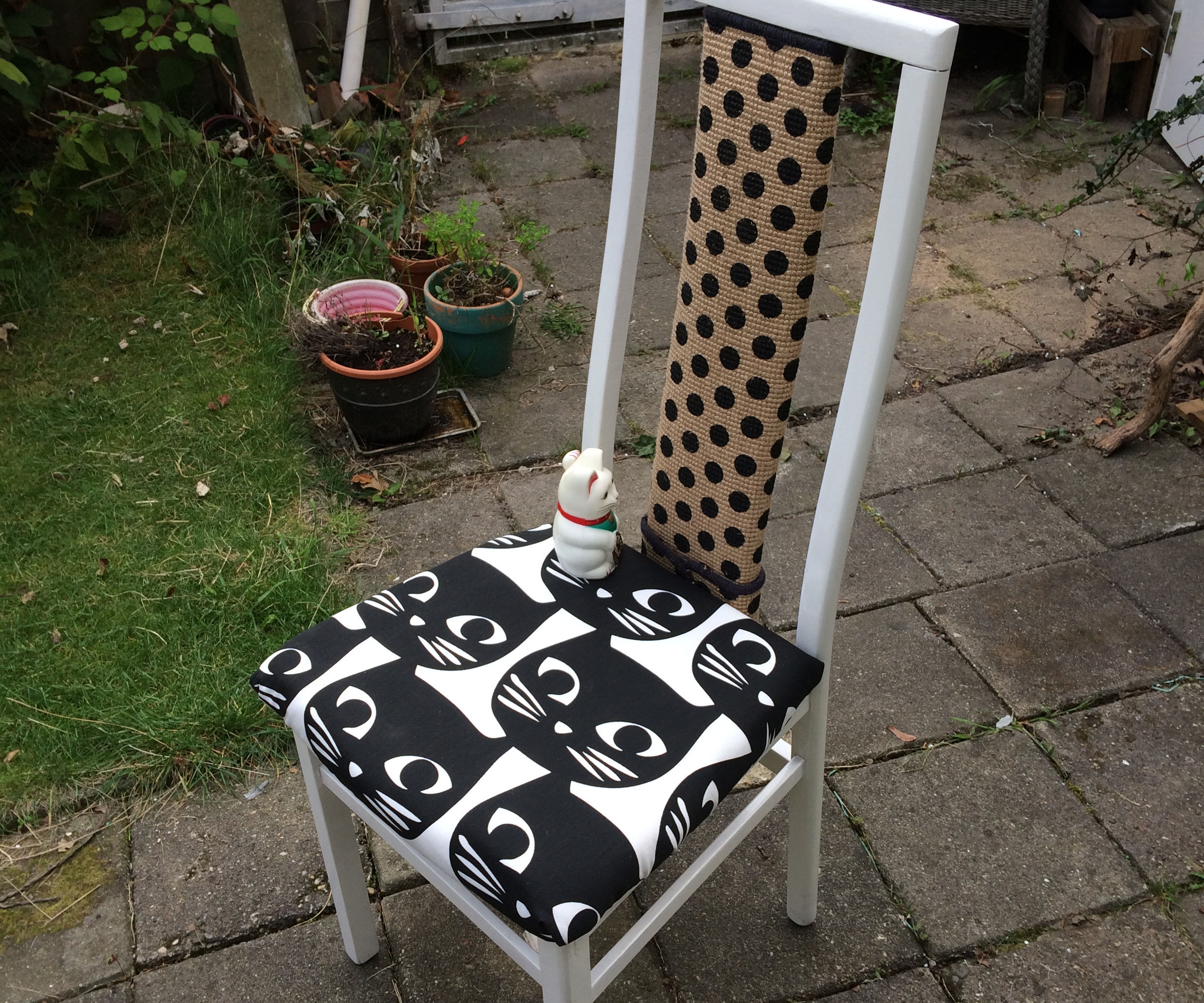 Scratching Chair