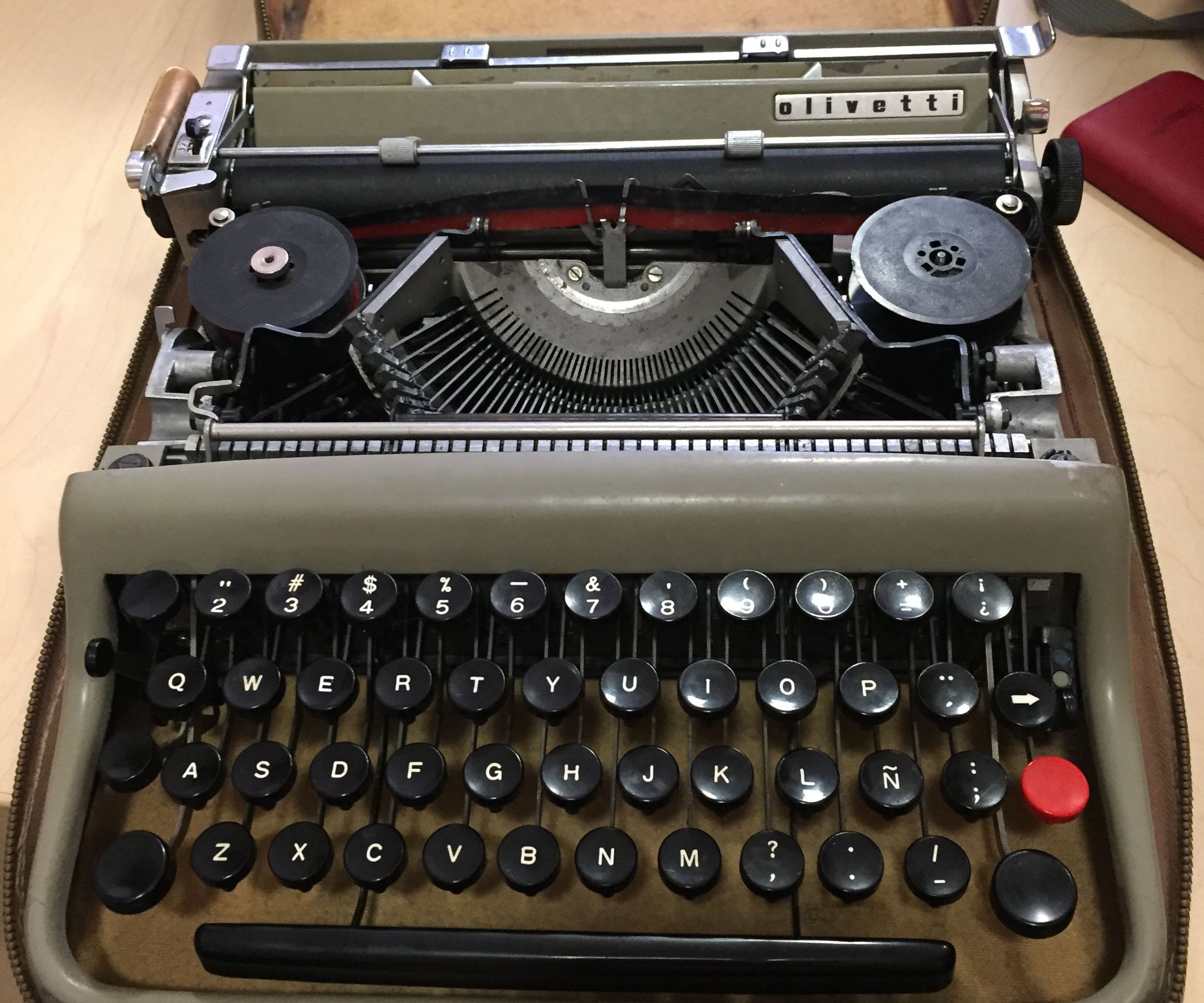 Restoring an Olivetti Typewriter